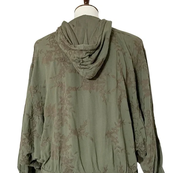 Antropologie Saturday Sunday Tonal Embroidered
Floral Green Dolan Sleeve Jacket - Picture 11 of 12